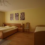 Gaestehaus Anneliese 아파트호텔
